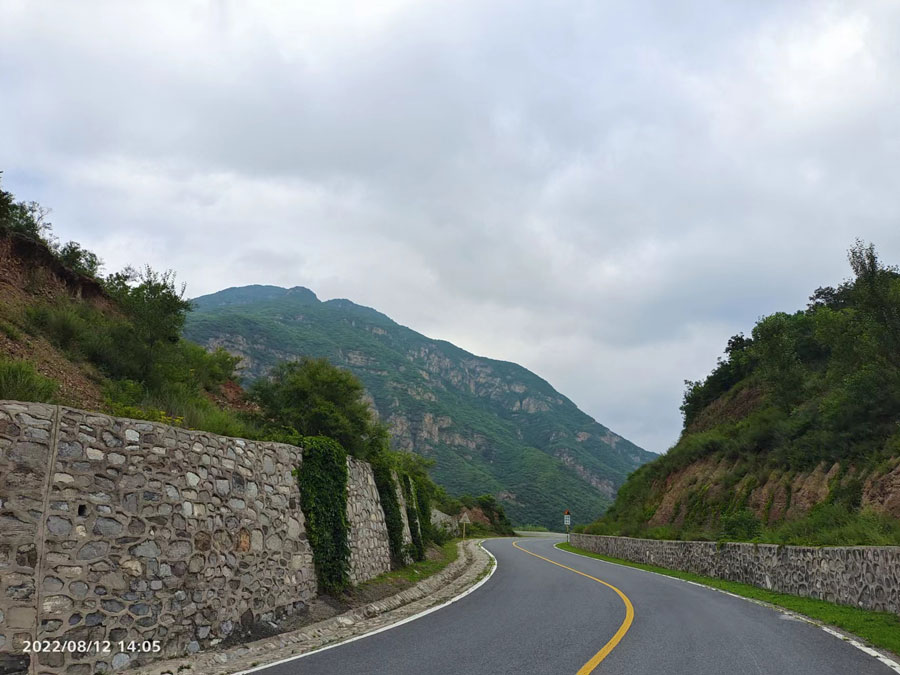 北京門頭溝網(wǎng)紅盤山公路雙大路，北京京西出游跑山打卡網(wǎng)紅公路雙大路